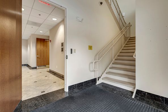 106 Catoctin Cir SE, Leesburg, VA 20175
